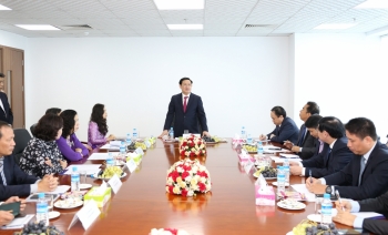 Phó Thủ tướng Chính phủ Vương Đình Huệ thăm Chi nhánh BIDV Yangon