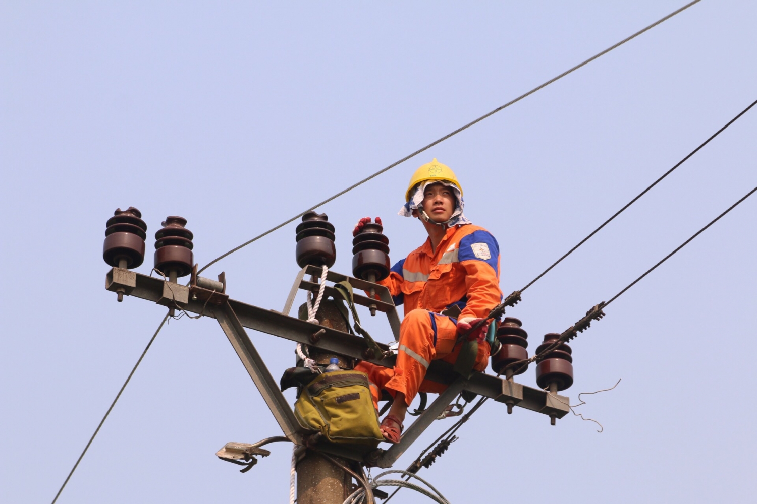 Tiêu thụ điện tại miền Bắc tăng kỷ lục, EVNNPC và Hà Nội tiết giảm điện tự dùng tại nơi làm việc