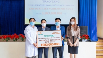 Tập đoàn Hưng Thịnh trao 2.000 bộ kit xét nghiệm Covid-19 hỗ trợ tỉnh Lâm Đồng