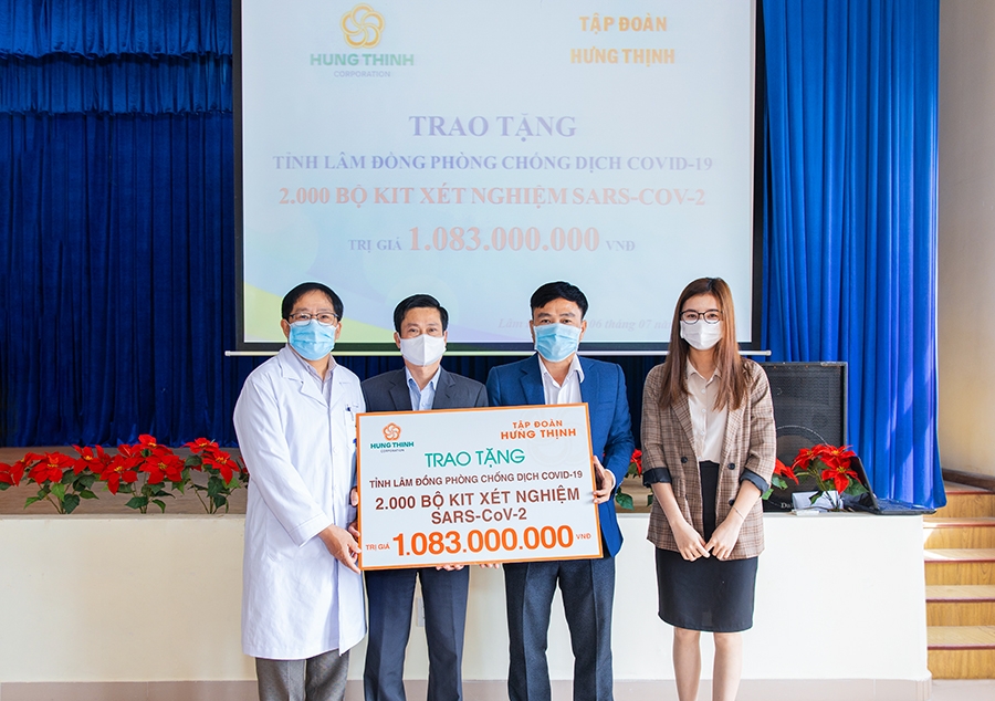 Tập đoàn Hưng Thịnh trao 2.000 bộ kit xét nghiệm Covid-19 hỗ trợ tỉnh Lâm Đồng