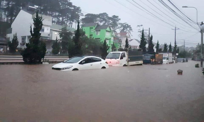 Ngập lụt ở Đà Lạt, Phú Quốc: 