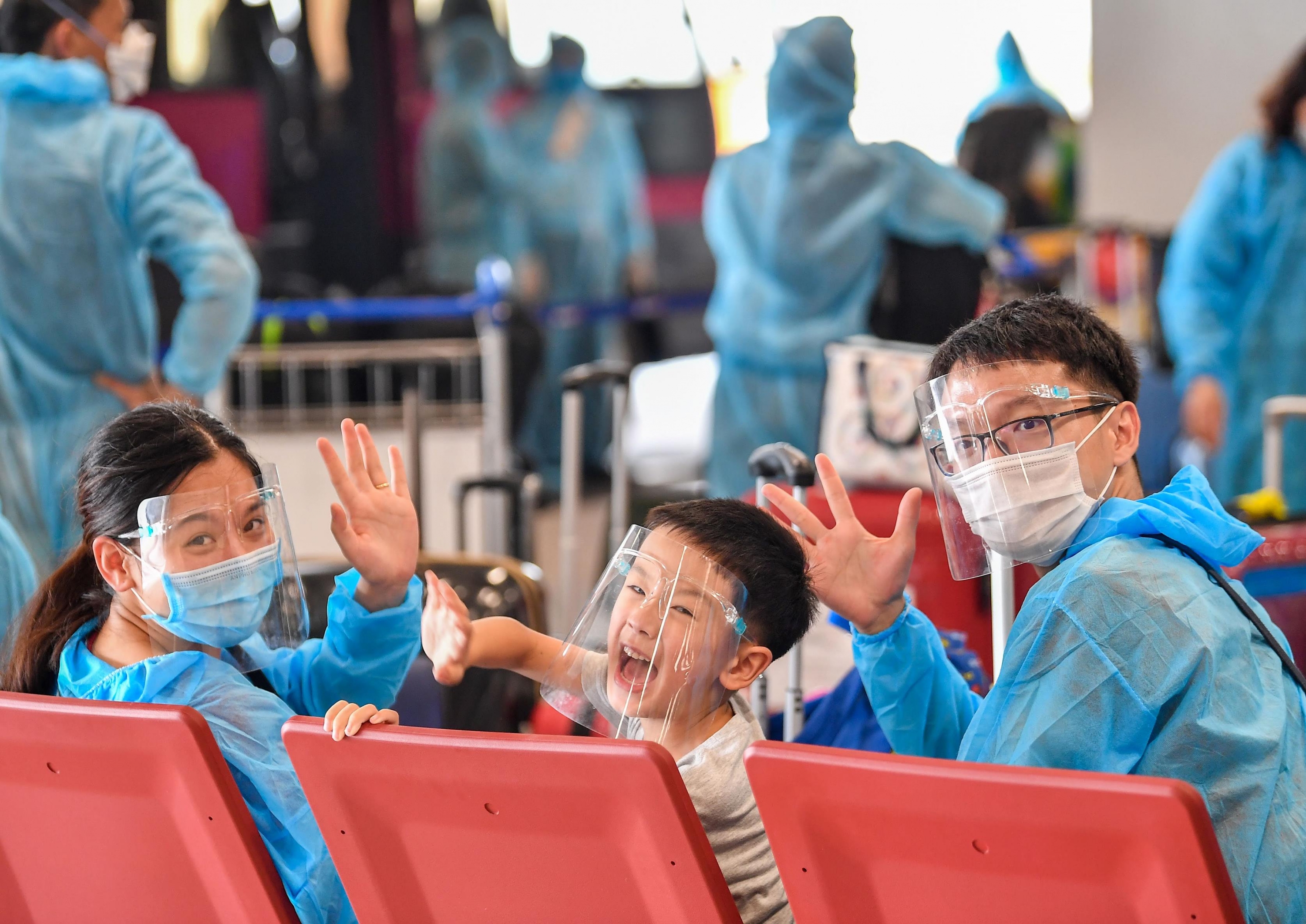 278 công dân Việt Nam từ vùng dịch châu Âu về nước qua sân bay Vân Đồn