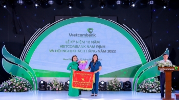 Vietcombank trao 5 tỷ đồng hỗ trợ kinh phí xây dựng trường THCS xã Nam Thanh, huyện Nam Trực, tỉnh Nam Định