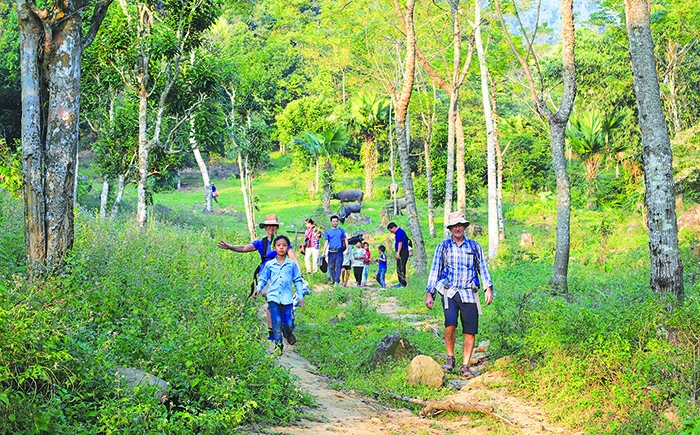 Xóm Sưng - Điểm đến hấp dẫn trên Khu du lịch hồ Hòa Bình