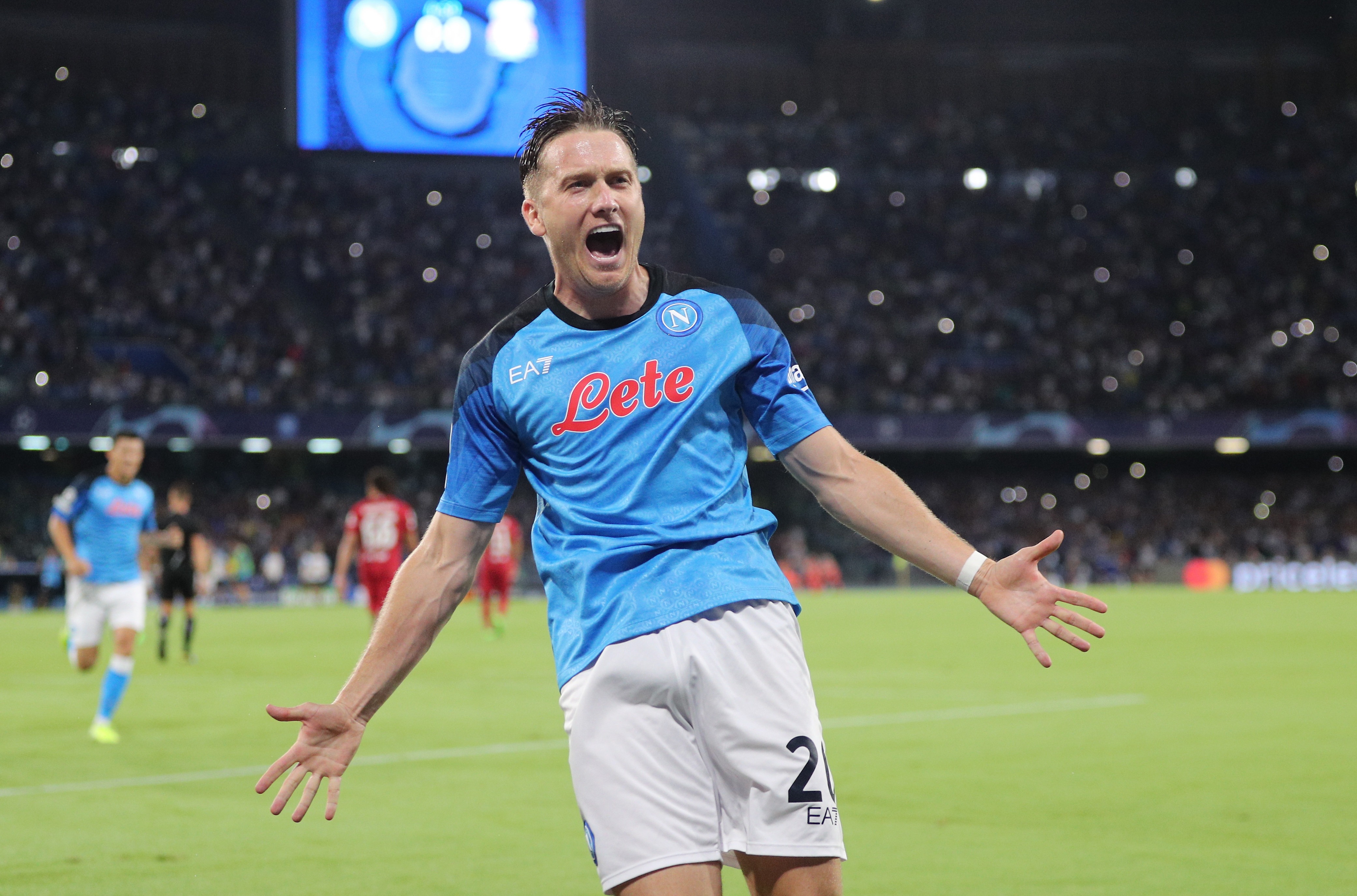 Liverpool trải qua “cơn ác mộng” khi bị Napoli  “nghiền nát”