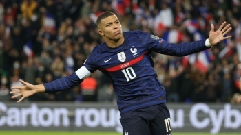 Mbappe từ chối chụp hình cùng đội tuyển Pháp