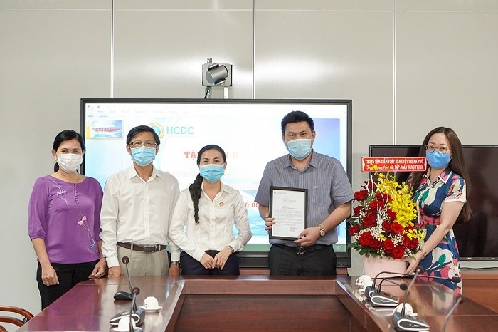 Tập đoàn Hưng Thịnh tặng Trung tâm Kiểm soát bệnh tật TP.HCM 2 tỷ đồng hỗ trợ phòng chống dịch Covid- 19