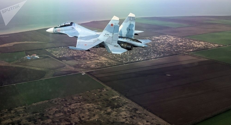 Cận cảnh Su-30SM, Su-24M tiếp nhiên liệu ở độ cao 8.000m