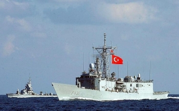Thổ Nhĩ Kỳ đóng cửa eo biển đối với tàu chiến NATO