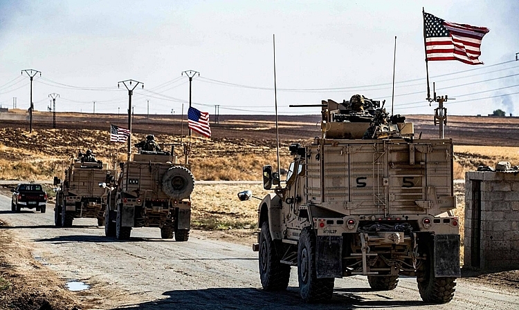Mỹ điều đoàn xe tải chở vũ khí đến các mỏ dầu ở Syria