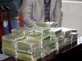 Nghệ An: Bắt vụ mua bán vận chuyển 60 bánh heroin