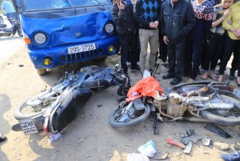 Hà Nội: Xe tải mất lái, 9 người thương vong