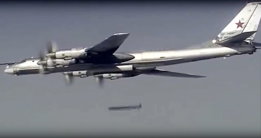 Oanh tạc cơ Nga mang tên lửa hành trình tối tân diệt IS