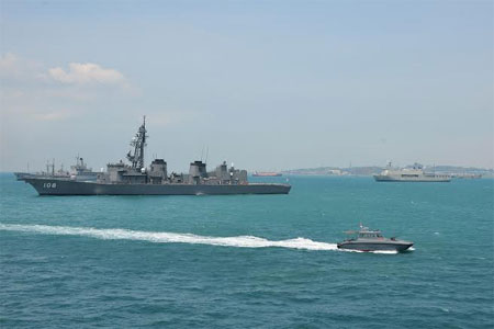 Rất nhiều tàu hải quân các nước cùng tham dự diễn tập KOMODO