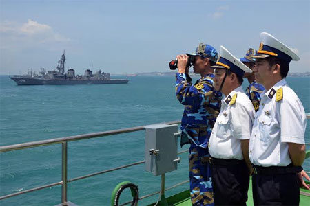Đoàn Hải quân Việt Nam hiệp đồng luyện tập với tàu hải quân của các nước bạn