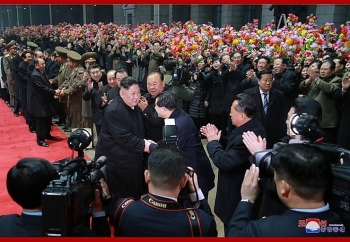 Người dân Triều Tiên cờ hoa rực rỡ đón Chủ tịch Kim Jong-un