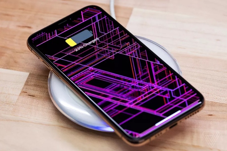 iPhone 2019 có thể sạc không dây ngược giống smartphone Samsung