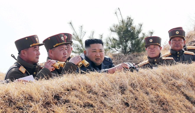Triều Tiên lại phóng vật thể chưa xác định ra biển