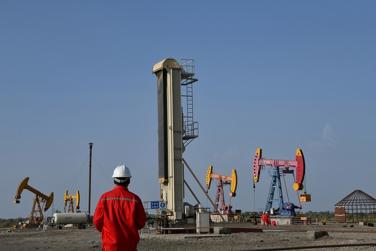 Hoạt động khai thác dầu tại khu tự trị Tân Cương, Trung Quốc. 