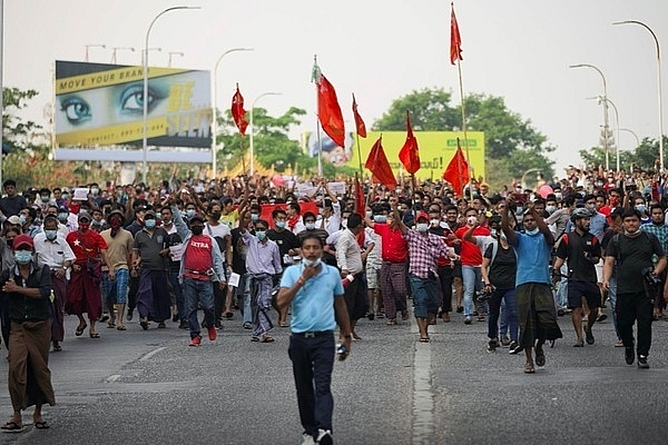 Đám đông người biểu tình tại Myanmar.