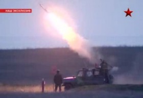 Video: Tên lửa Nga đồng loạt khai hỏa trong đêm