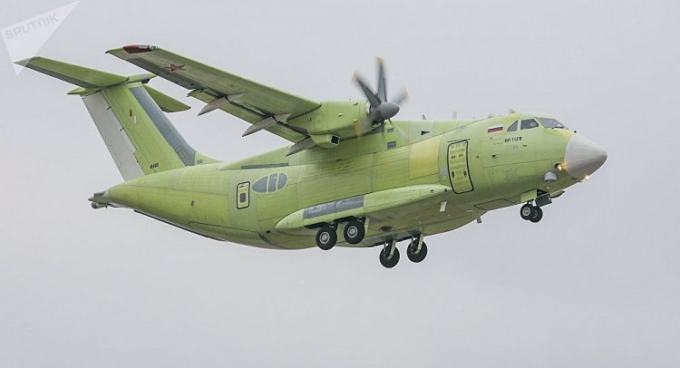 Máy bay vận tải IL-112V của Nga lần đầu cất cánh