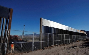 Tổng thống Trump "thề" dựng 725km tường biên giới với Mexico