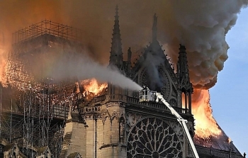 Cứu hỏa bảo toàn được cấu trúc của Nhà thờ Đức Bà Paris