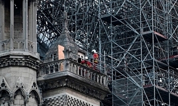 Nhà thờ Đức Bà Paris có thể cháy do chập điện?