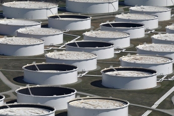 Tranh thủ giá dầu xuống thấp, Trung Quốc tăng mạnh dự trữ