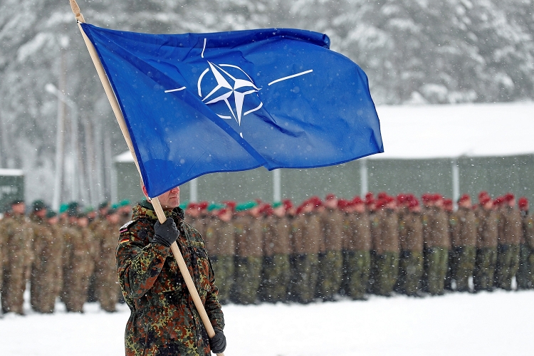 Leo thang căng thẳng Nga - Ukraine, NATO điều 37.000 quân tới gần Crimea