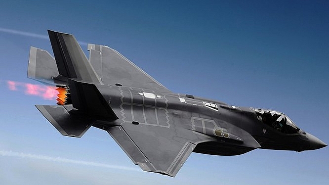 Một chiếc tiêm kích tàng hình F-35.