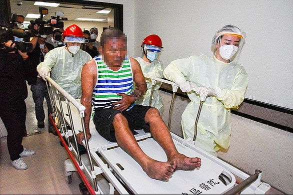 Một thủy thủ bị thương được chuyển đến bệnh viện ở Hong Kong