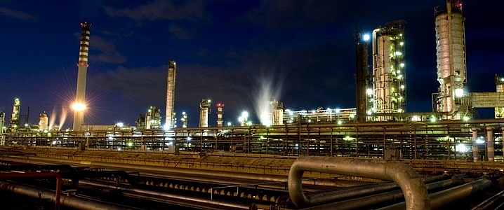 Ý xem xét quốc hữu hóa nhà máy lọc dầu của Lukoil