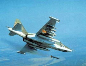 Cường kích Su-25SM với tuyệt chiêu "một đòn chết bốn"