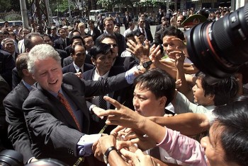 Chuyện bảo vệ Tổng thống Mỹ Bill Clinton năm 2000