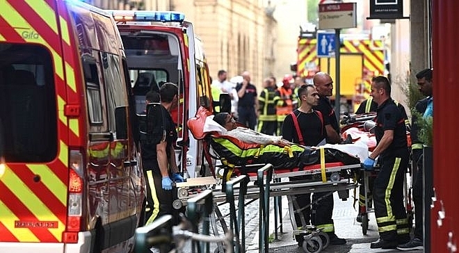 Nổ bưu kiện nghi chứa bom ở Pháp khiến 13 người bị thương