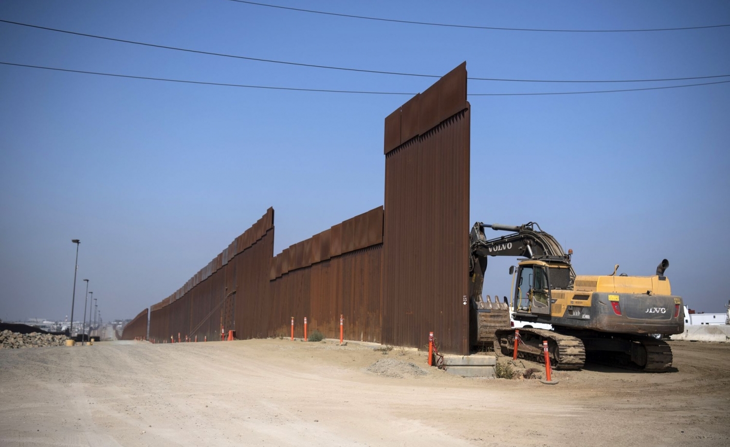 Mỹ hủy ngân sách xây tường biên giới với Mexico