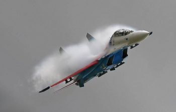Tiêm kích Su-27 Nga chặn máy bay ném bom Mỹ