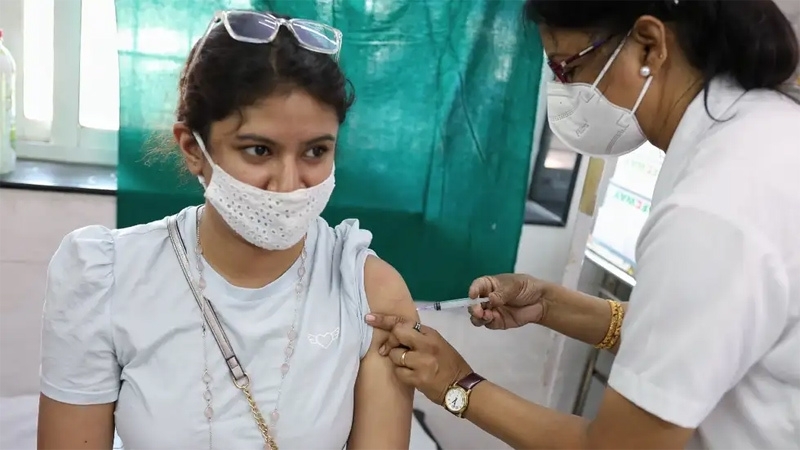 Ấn Độ, Malaysia đẩy nhanh chiến dịch tiêm chủng vaccine ngừa Covid-19
