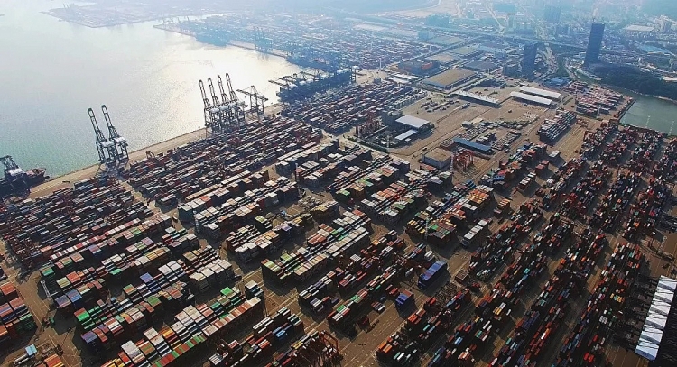 Quang cảnh cảng Yantian của Trung Quốc