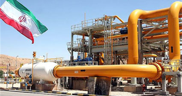 Iran bắt đầu khai thác mỏ dầu khổng lồ ngoài khơi