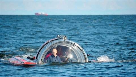 Tổng thống Putin lặn biển khám phá chiến hạm chìm đắm của hải quân Sa hoàng