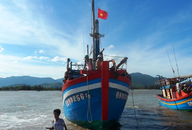 Đón 13 ngư dân bị Trung Quốc bắt giữ trở về
