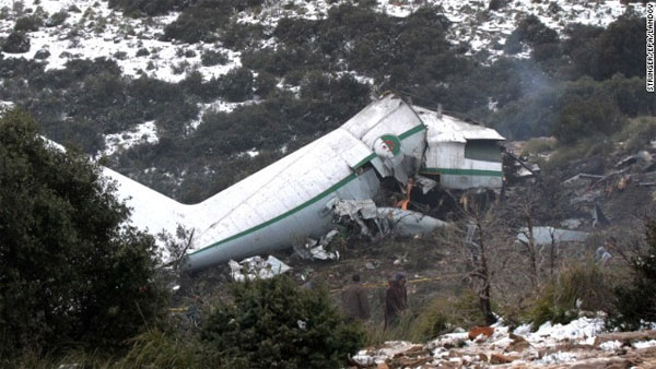 Máy bay Hercules C-130 đâm vào dãy núi Fertas do thời tiết xấu.