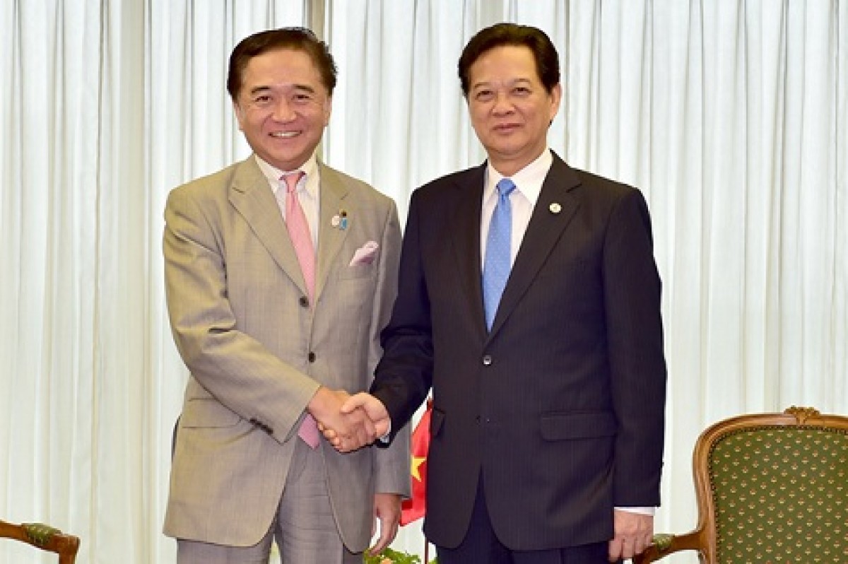 Thủ tướng Nguyễn Tấn Dũng tiếp Thổng đốc tỉnh Kanagawa Kuroiwa Yuji. Ảnh: VGP/Nhật Bắc