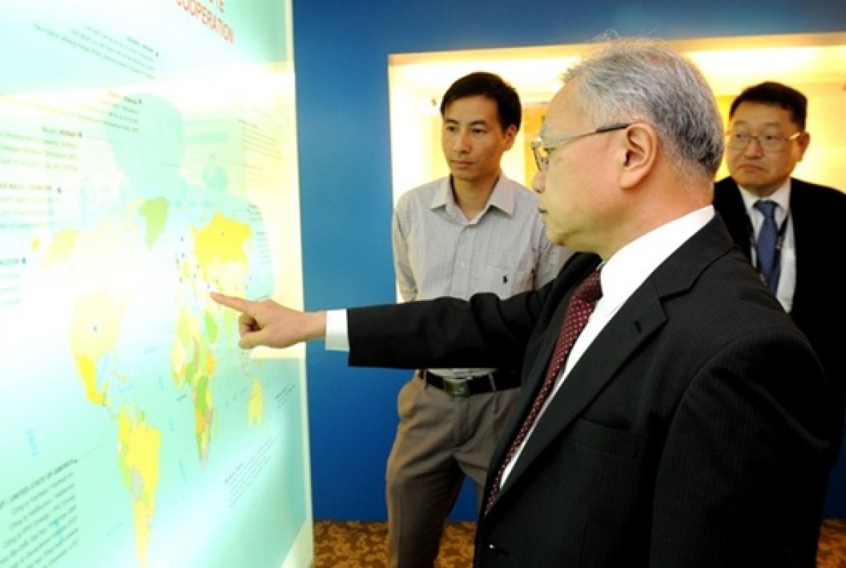 Lãnh đạo JCCP và JXNRI tham quan Phòng Truyền thống của Viện Dầu khí Việt Nam