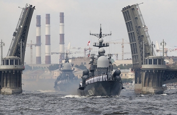 Hải quân Nga diễu binh kỷ niệm Ngày Hải quân