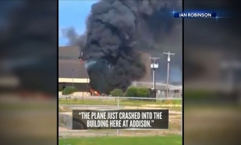 Cận cảnh máy bay Mỹ đâm vào nhà kho khiến 10 người thiệt mạng