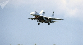 Khoảnh khắc tiêm kích Nga chặn máy bay trinh sát Mỹ gần Crimea